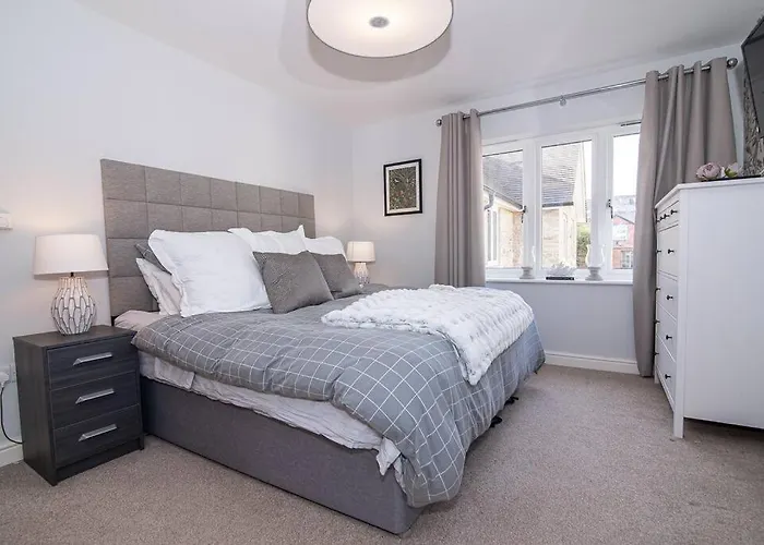 Elegant Ludlow Haven: 4Bed Ultimate Tranquility
