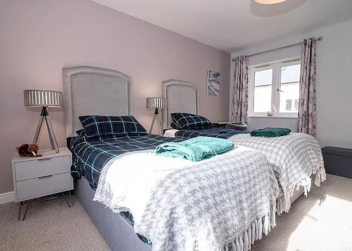 Elegant Ludlow Haven: 4Bed Ultimate Tranquility