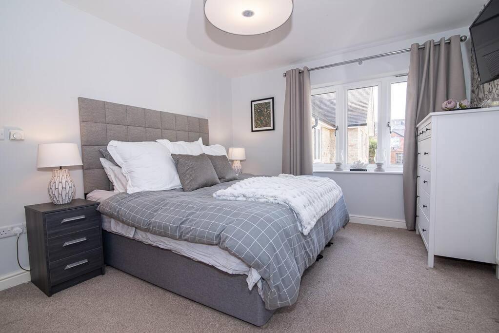Elegant Haven: 4bed Ultimate Tranquility *