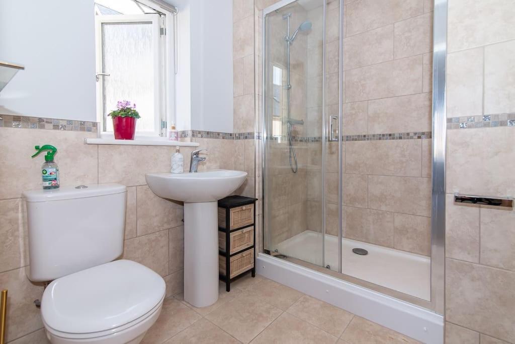 Elegant Haven: 4bed Ultimate Tranquility Ludlow