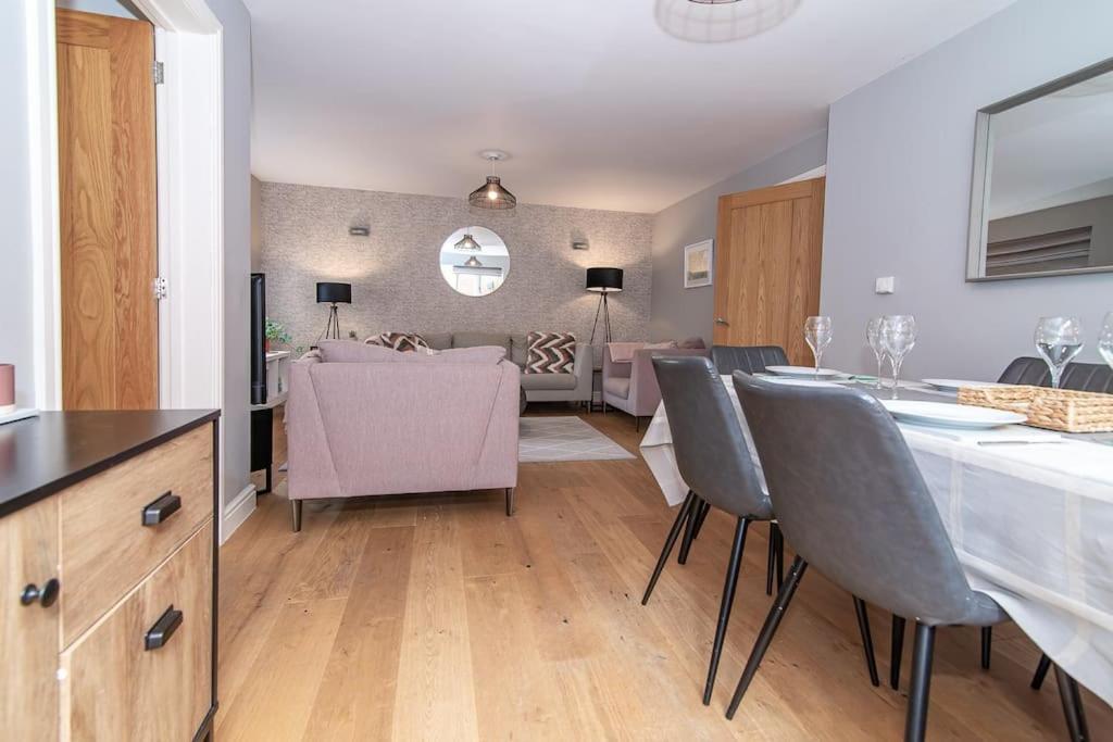 Elegant Haven: 4bed Ultimate Tranquility *